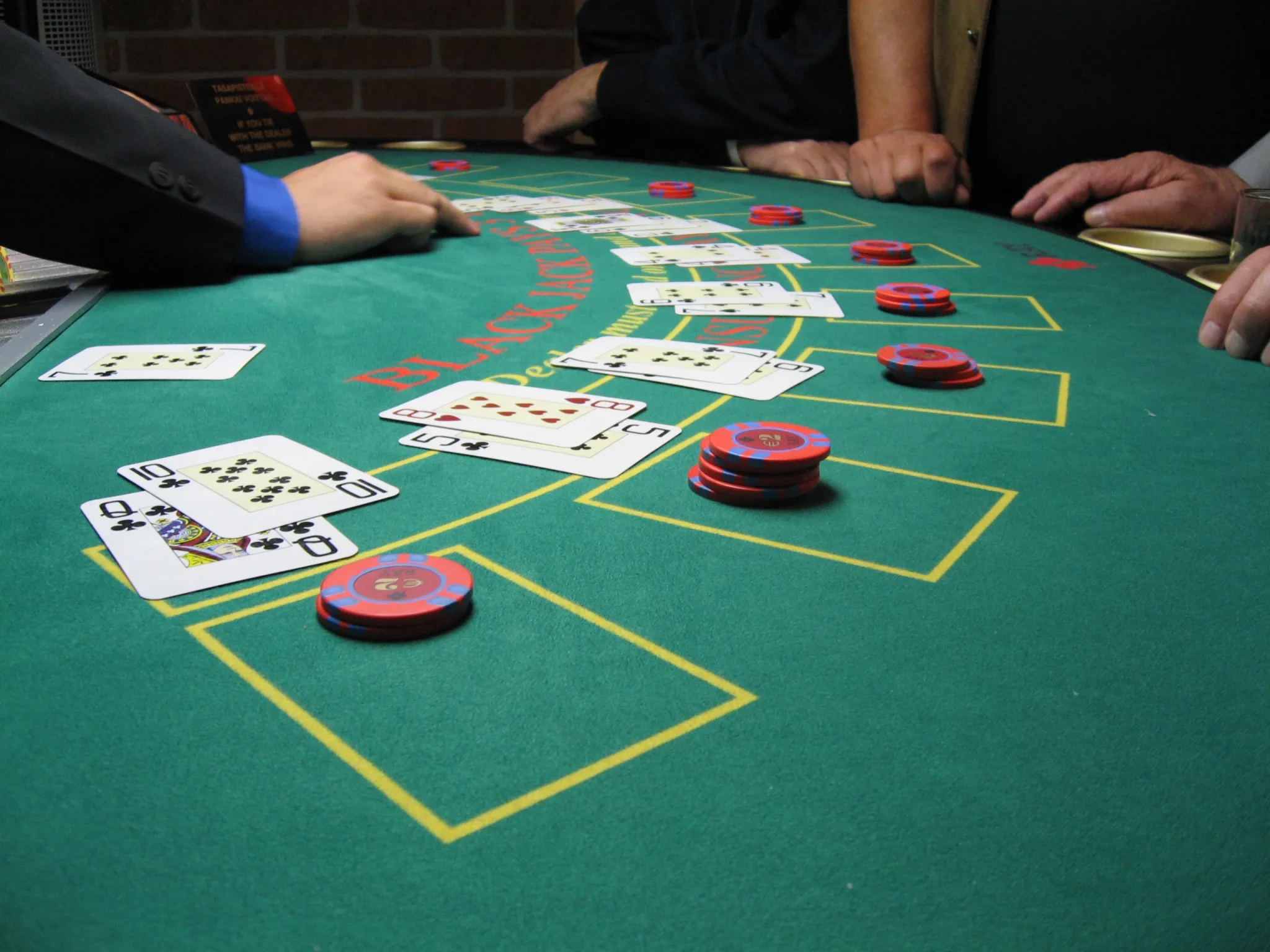21點（Blackjack）遊戲規則與高端算牌技巧指南